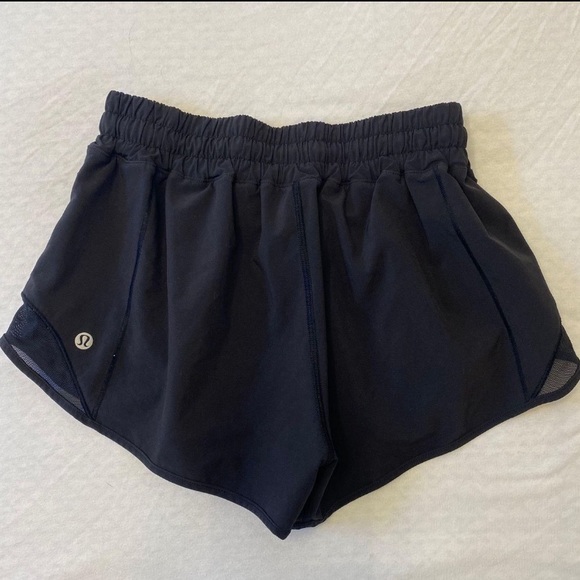 lululemon hotty hot shorts - Picture 2 of 3